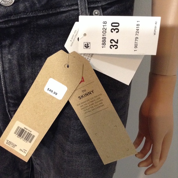 🎉Levi's Skinny Ripped Knee Design - Picture 5 of 8